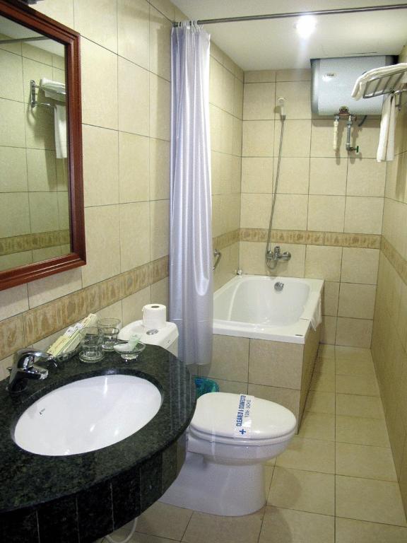 Prince Hanoi Hotel Bagian luar foto